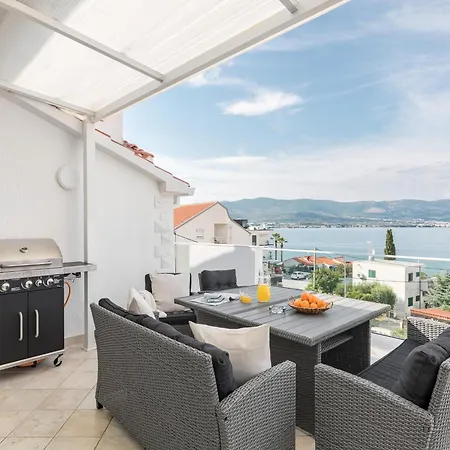 In Slatine With Terrace Trogir