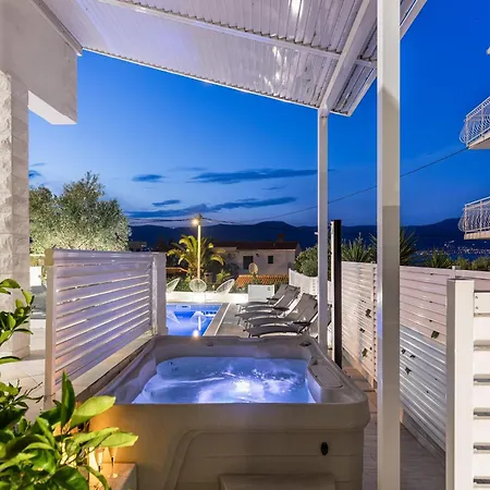 In Slatine With Terrace Apartman Trogir