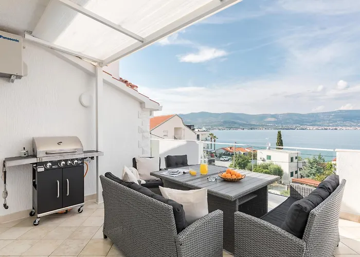 In Slatine With Terrace Trogir