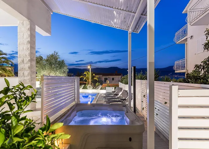 In Slatine With Terrace Apartamento Trogir