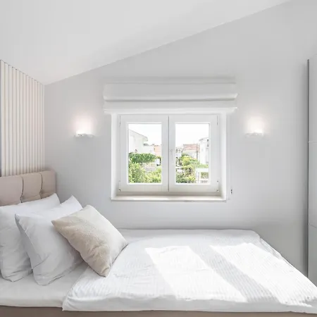 In Slatine With Terrace 아파트