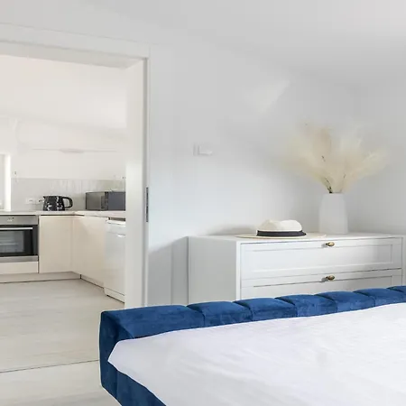 Apartmán In Slatine With Terrace *