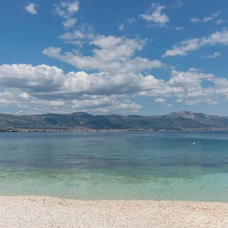 In Slatine With Terrace 아파트 *