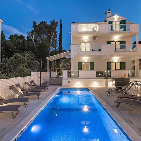 아파트 In Slatine With Terrace 트로기르