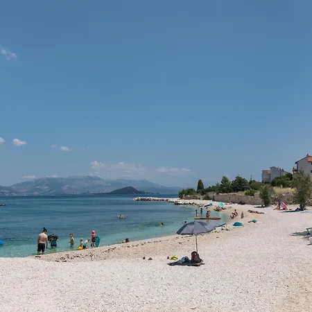 In Slatine With Terrace Apartment